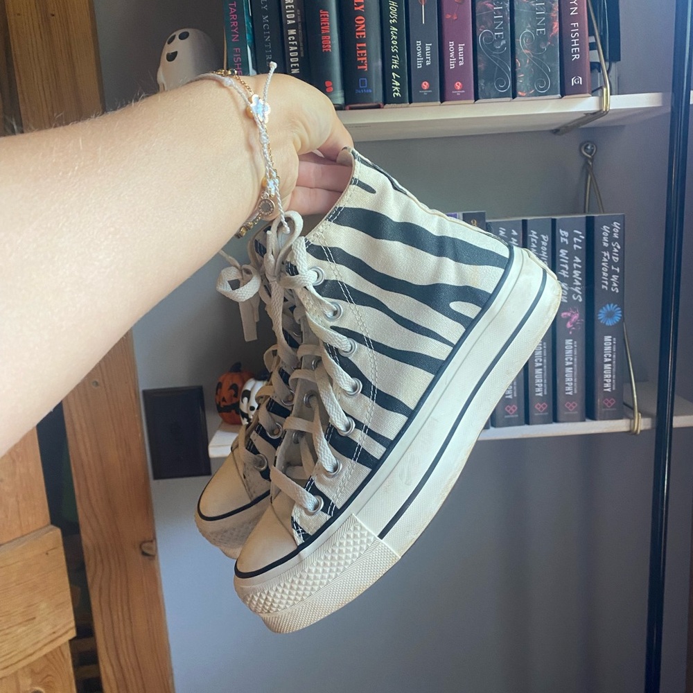 Platform zebra converse